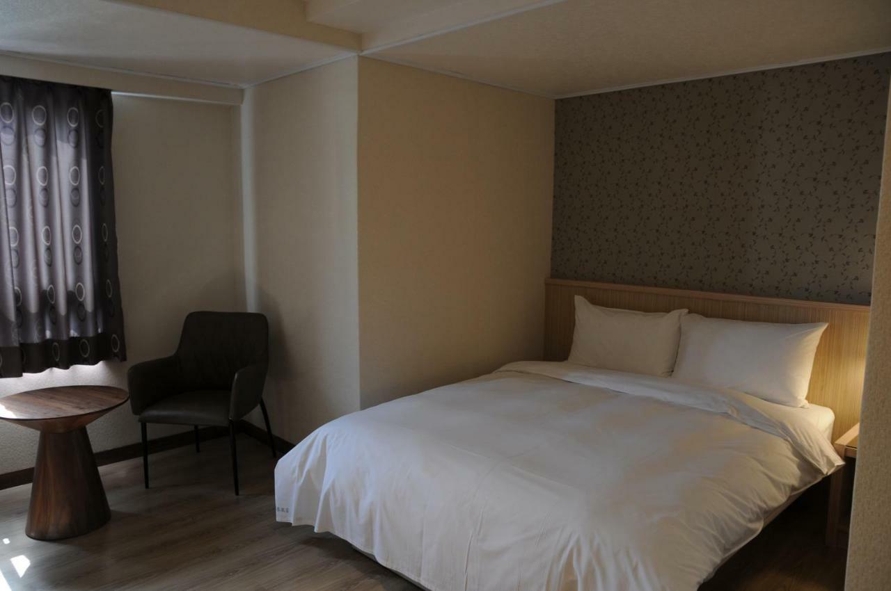 Sung Tai Hotel Kaohsiung Exteriör bild