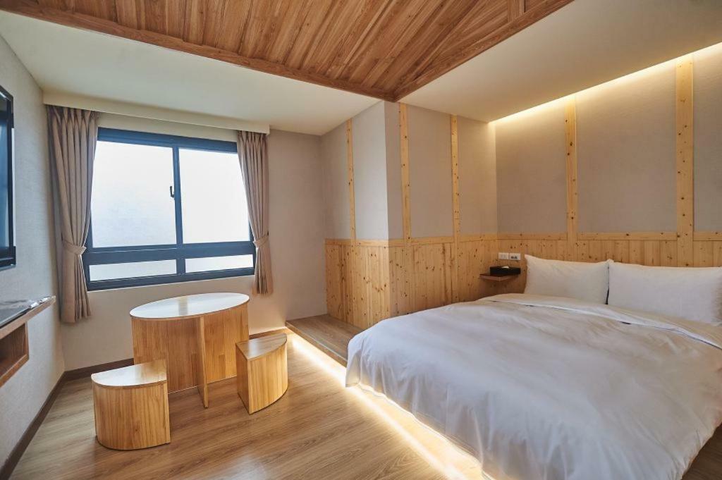 Sung Tai Hotel Kaohsiung Exteriör bild